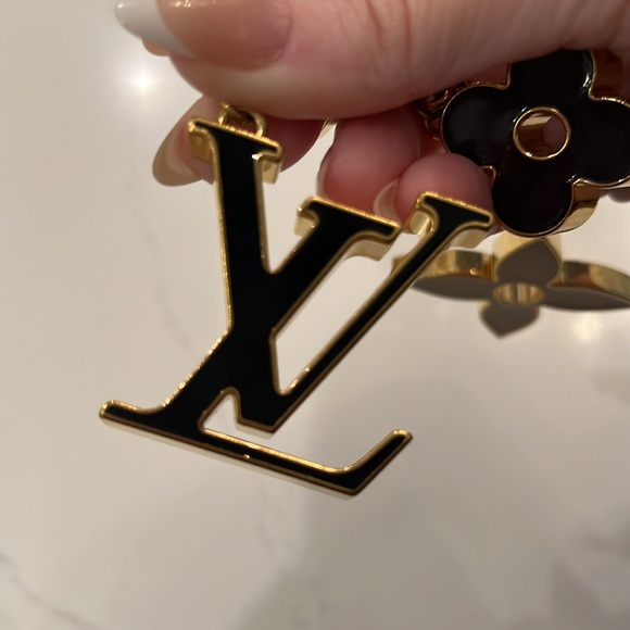 Louis Vuitton LV Fleur de Monogram Bag Charm
Key chain Pristine 🔑 - Picture 7 of 14